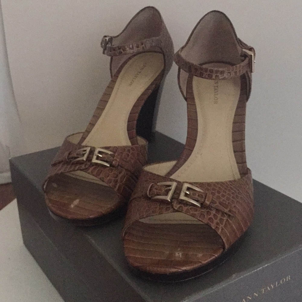 Saddle printed leather heels